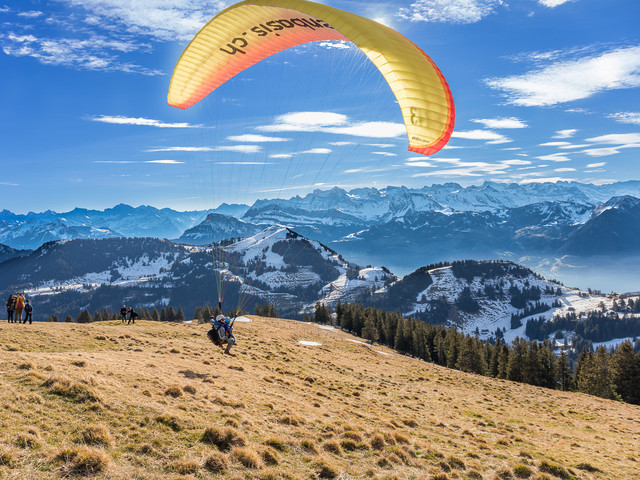 Gleitschirmfliegen auf der Rigi